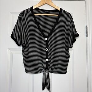 Eclipse Women's Black and White Oversized Striped Short Sleeve Knit Top Size 8